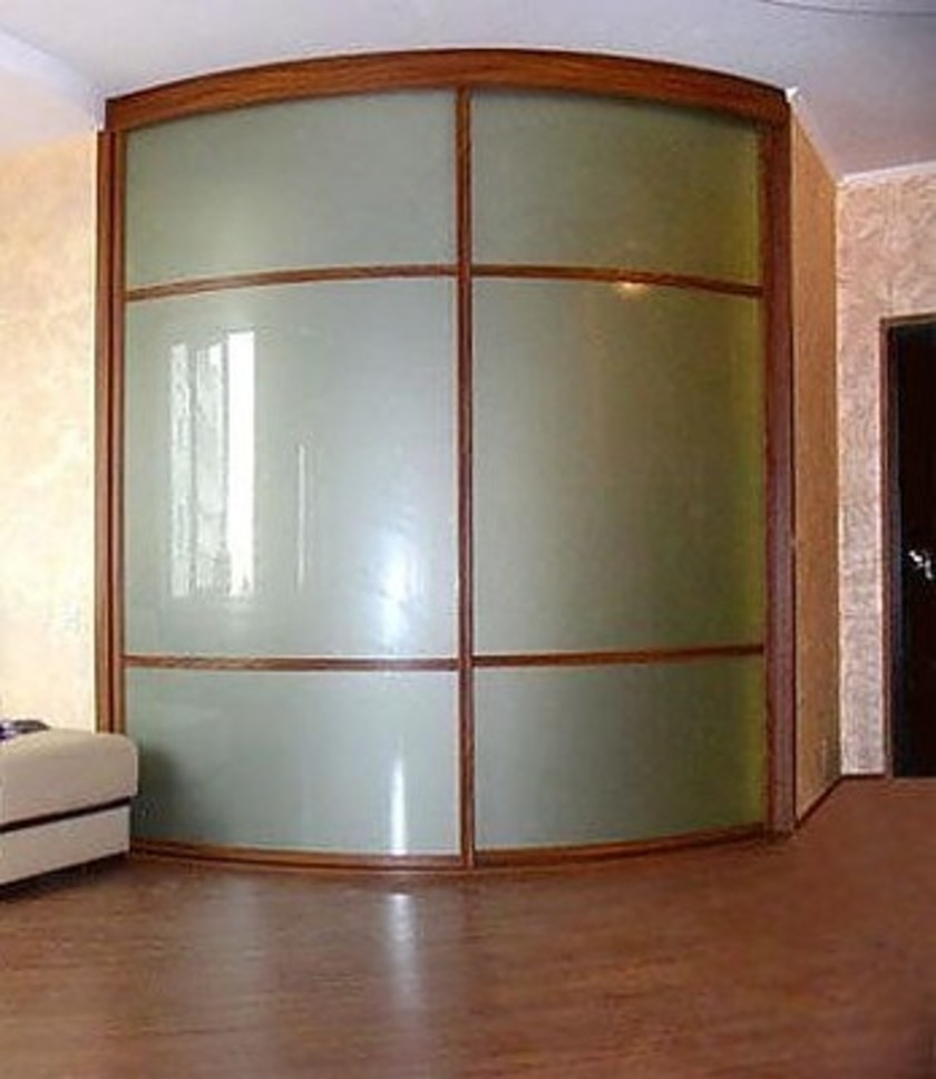Встроенный шкаф купе радиусный в классическом стиле Казань